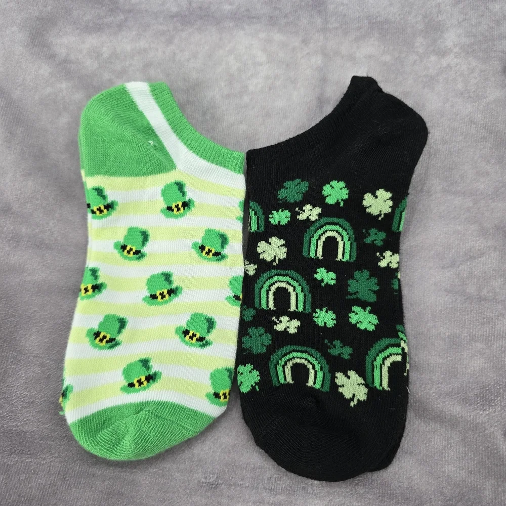 Irish Clover‎ Rainbow Shamrock Hat Print Set Of 2 Back White Green Low Socks